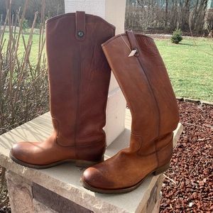 New Frye Melissa Button Lug Tall boot ladies 10M Cognac